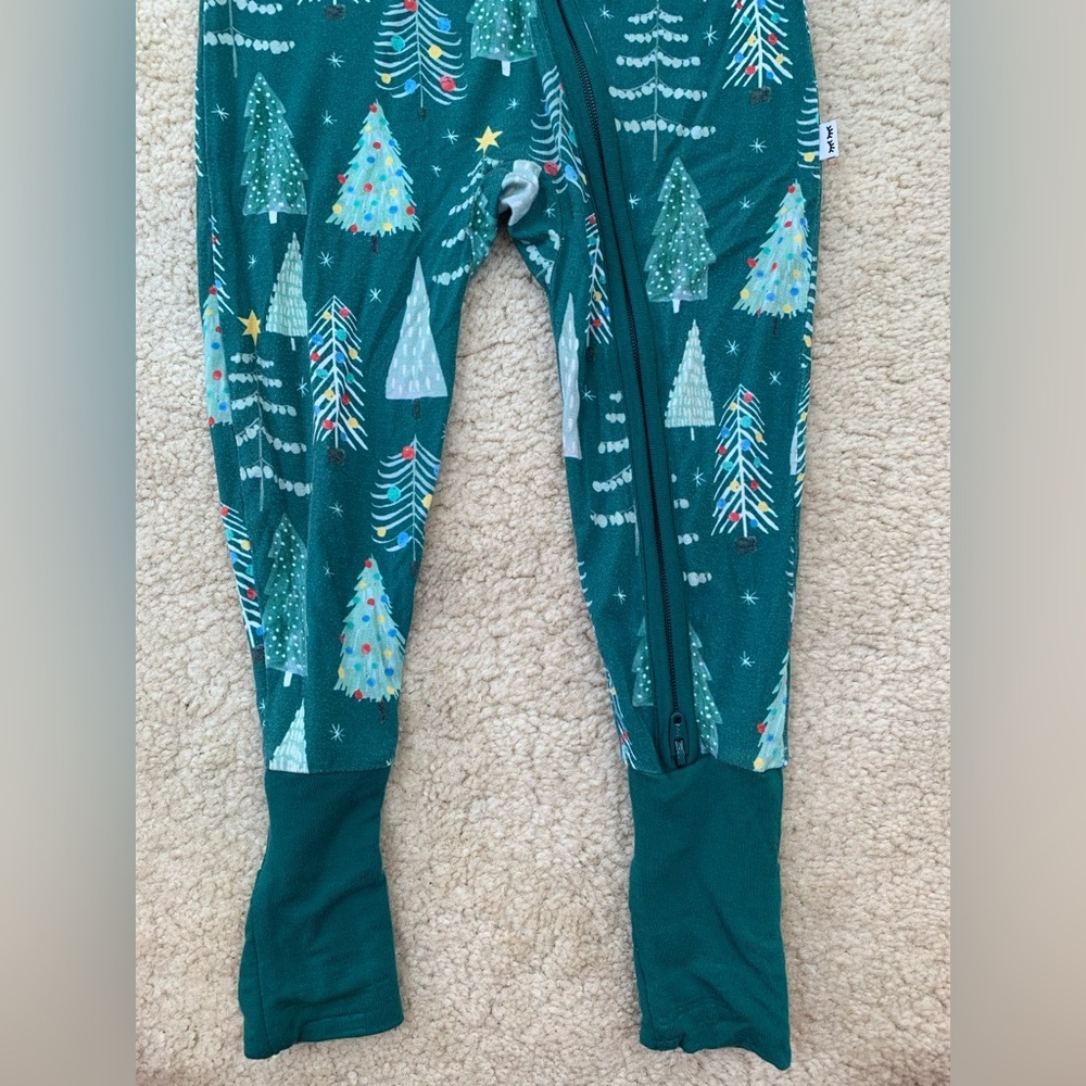 Little Sleepies Size 12-18 Months Twinkling Trees Christmas Zippy Pajamas - Picture 6 of 8
